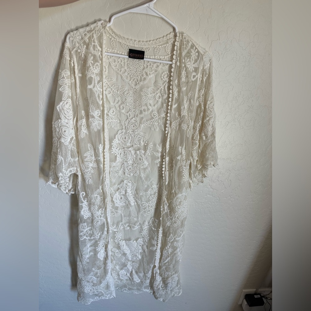 Shyanne Ivory Floral Lace Kimono